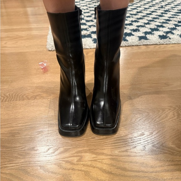 Elegant Black Women's Boots - Picture 4 of 5